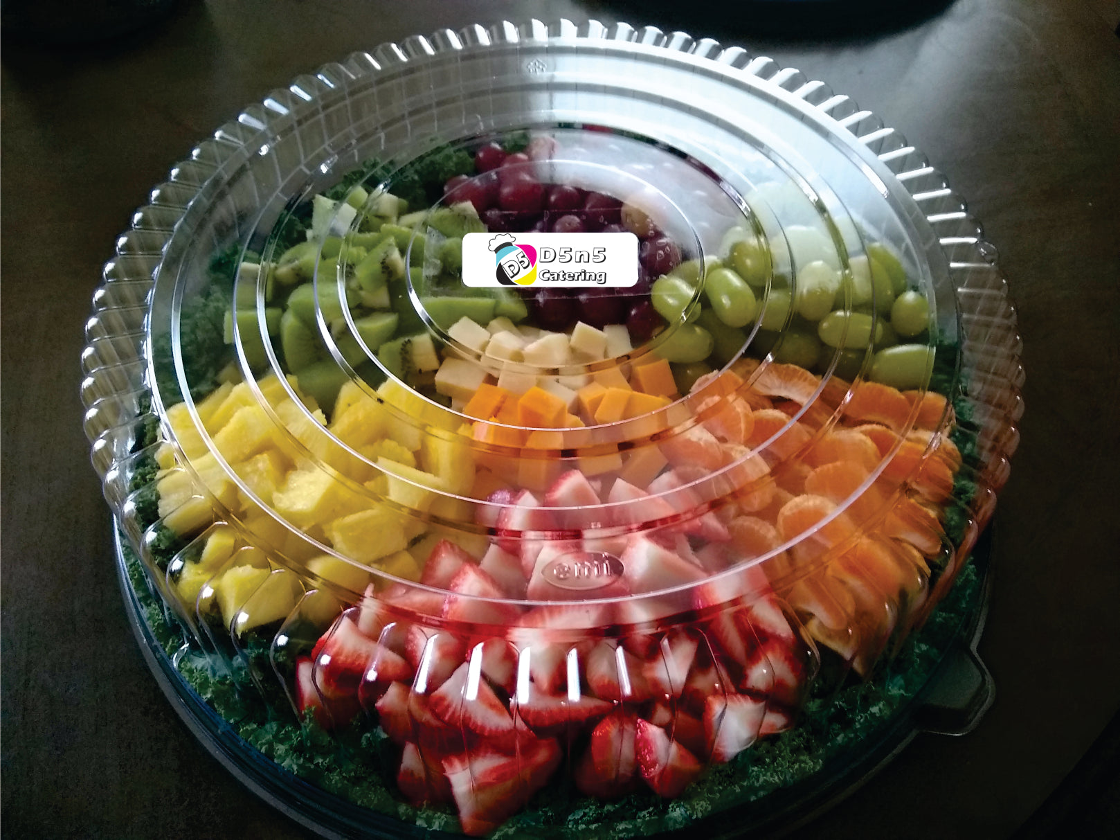 Assorted Fruits 6 kinds of Fruits according to  the time of the  Serve* 25 to 30 guests